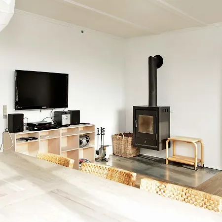Hébergement de vacances Three-bedroom Holiday In 19